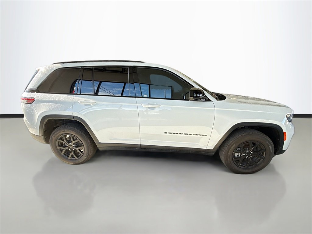 2024 Jeep Grand Cherokee Altitude photo 4
