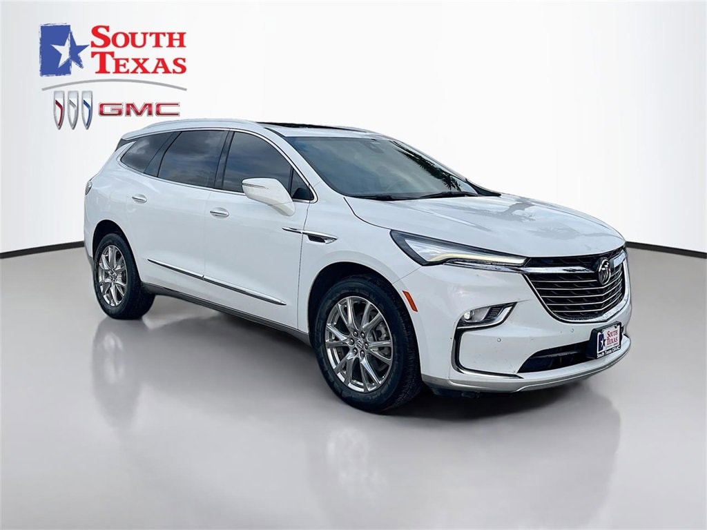 2023 Buick Enclave Essence's photo