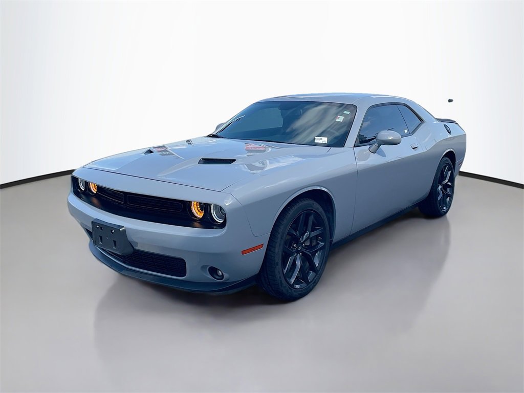 2022 Dodge Challenger SXT photo 3