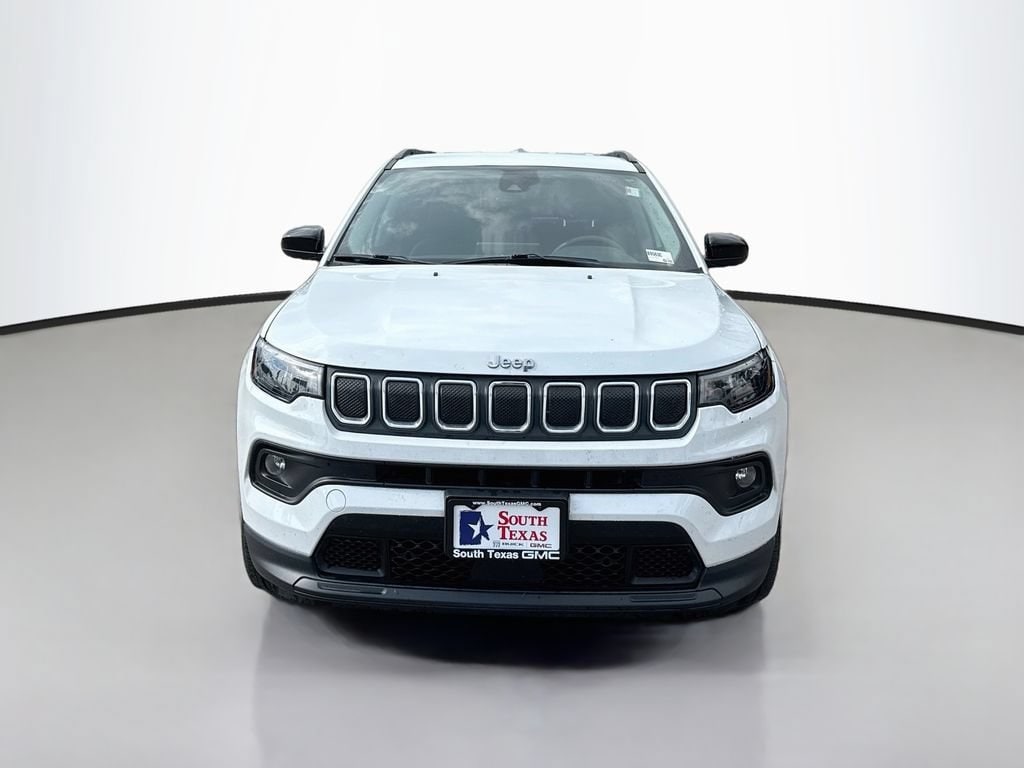 Used 2022 Jeep Compass Latitude Lux with VIN 3C4NJDFB6NT183689 for sale in McAllen, TX