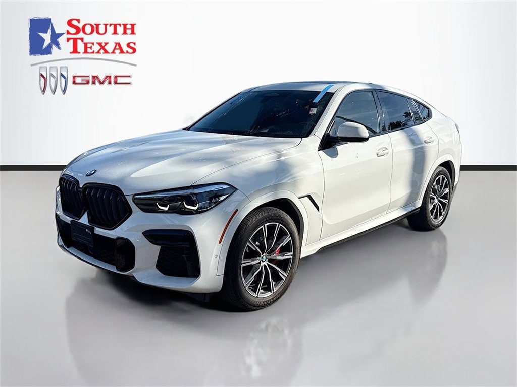 2022 BMW X6 40i's photo