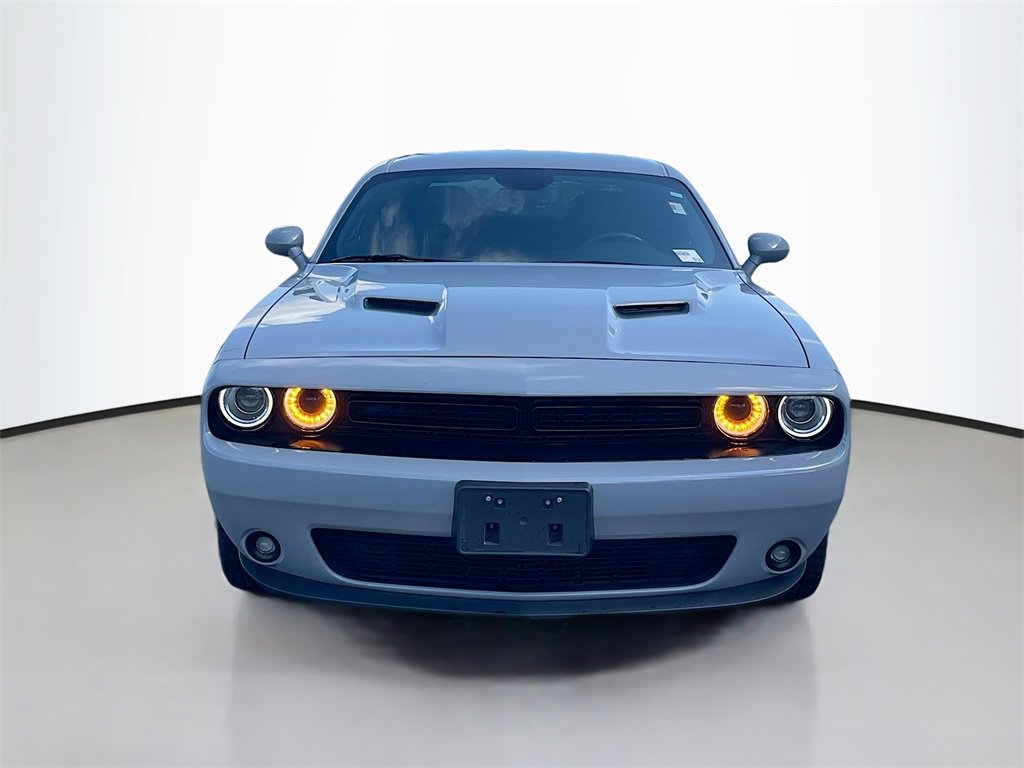 2022 Dodge Challenger SXT photo 2