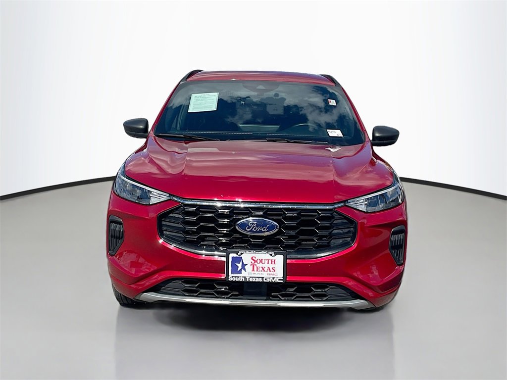 2023 Ford Escape ST-Line photo 2