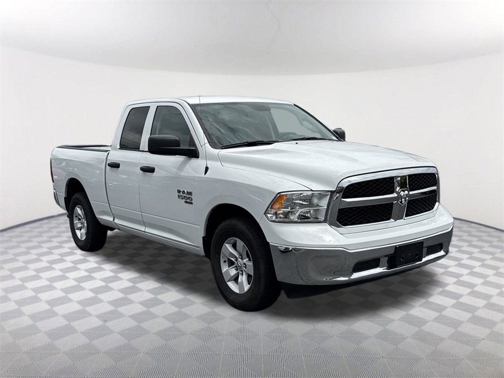 2024 Ram 1500 Classic SLT photo 3