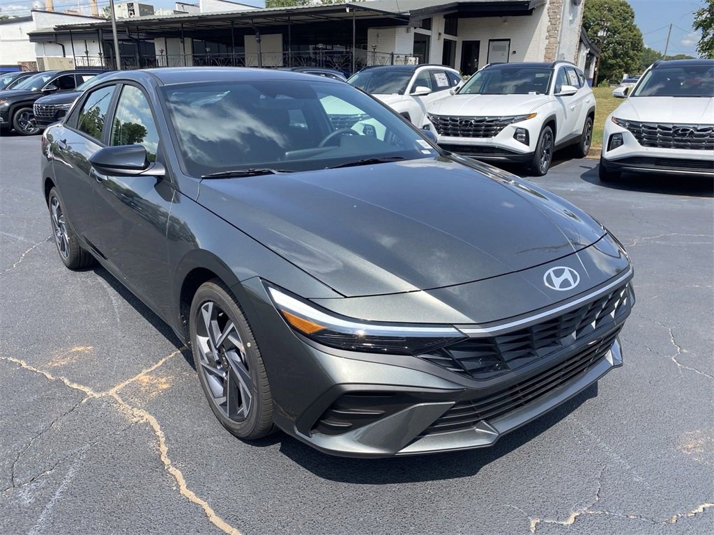 2025 Hyundai Elantra SEL Sport photo 4