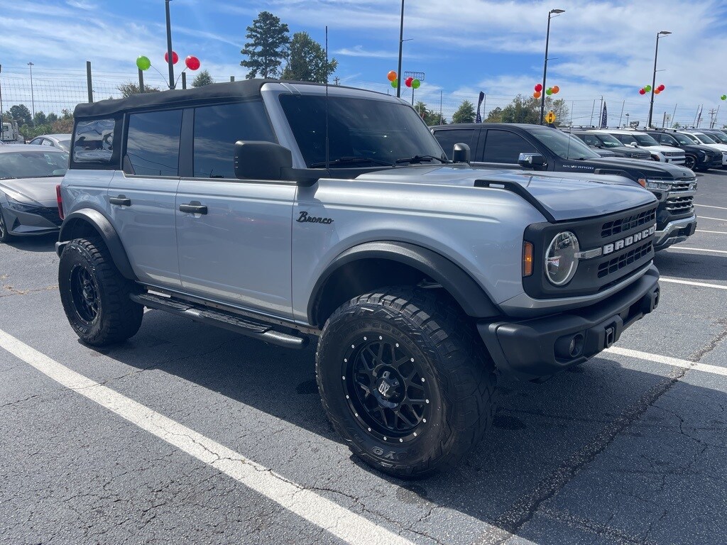 2022 Ford Bronco Black Diamond photo 2