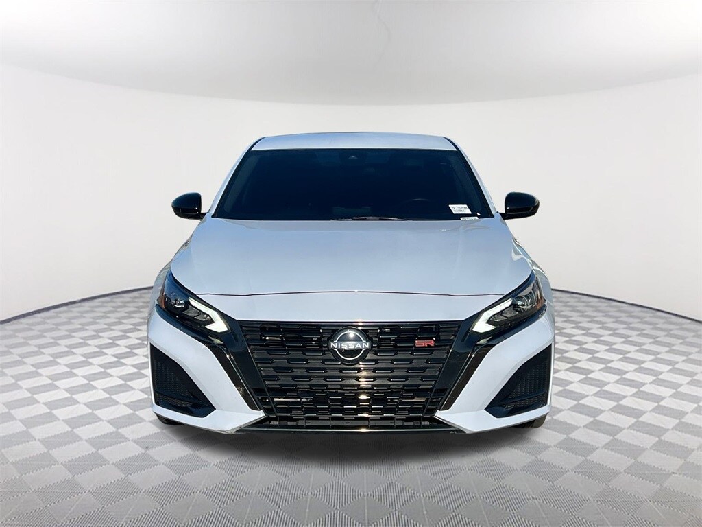 2023 Nissan Altima 2.5 SR photo 2