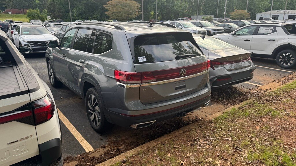 2024 Volkswagen Atlas SE Technology photo 3