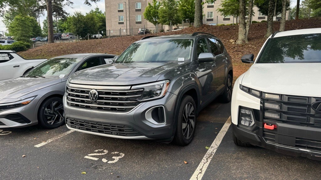 2024 Volkswagen Atlas SE Technology photo 2