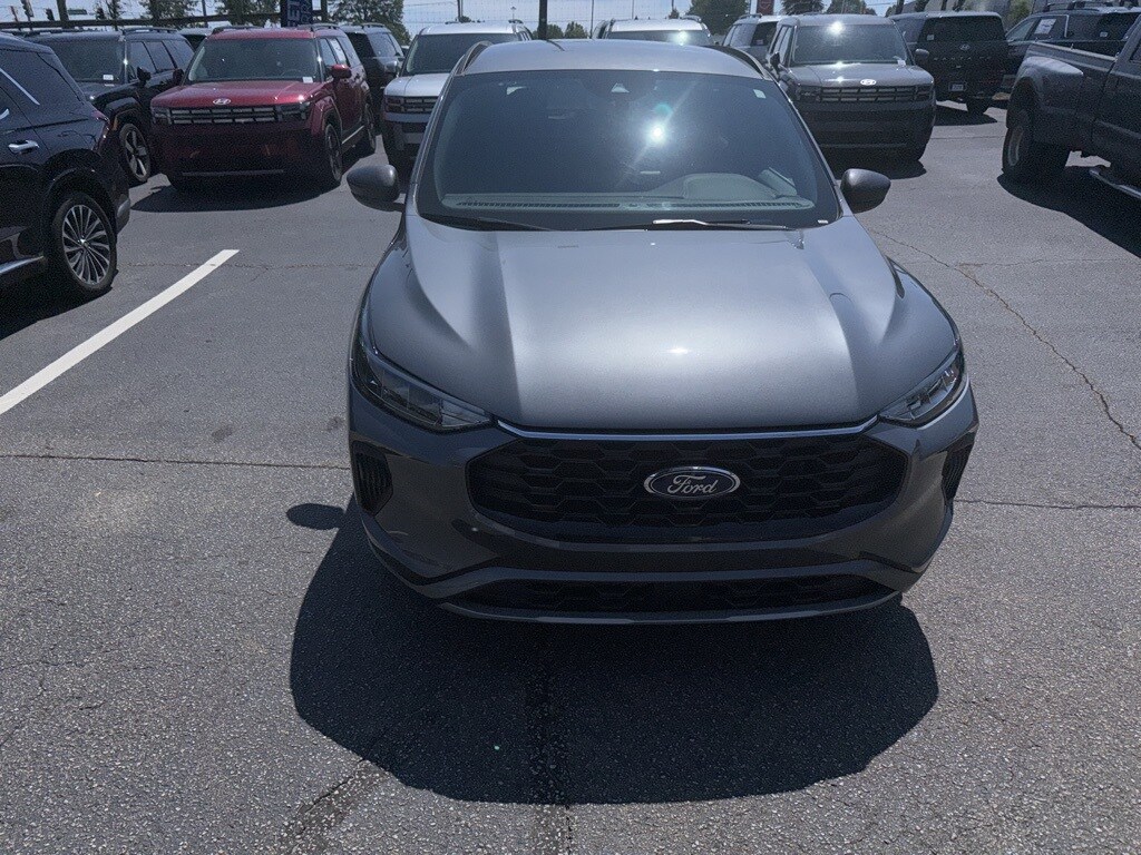 2024 Ford Escape ST-Line photo 2