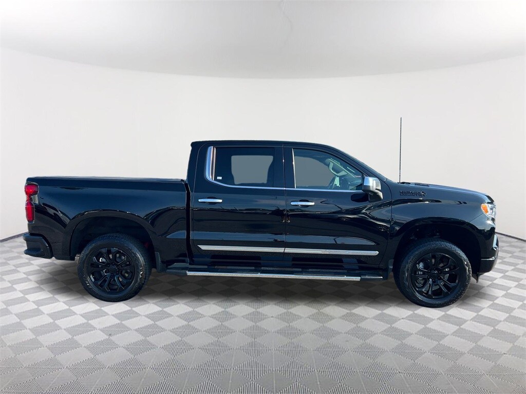 2024 Chevrolet Silverado 1500 High Country photo 3
