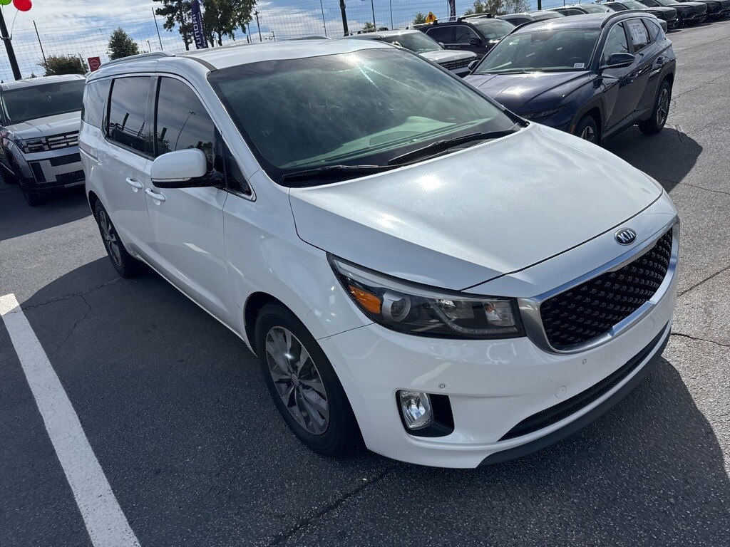 2017 Kia Sedona SX photo 3