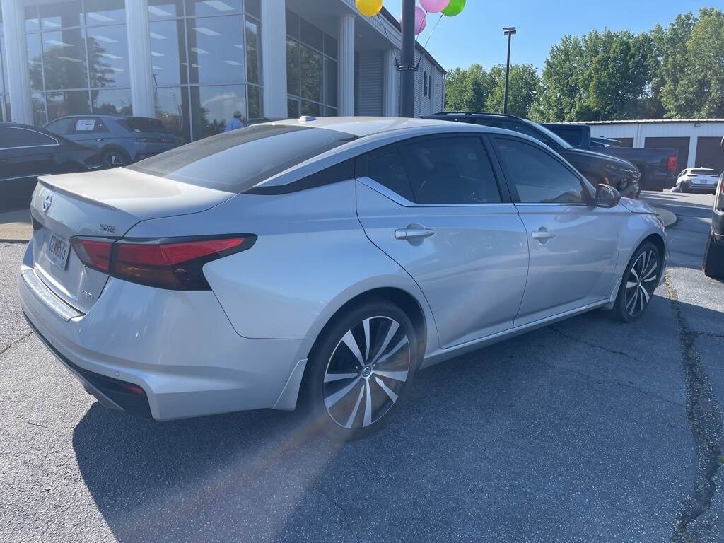 2022 Nissan Altima 2.5 SR photo 3