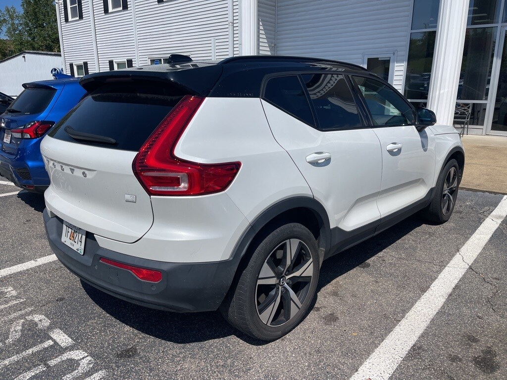 2021 Volvo XC40 Recharge P8 photo 2