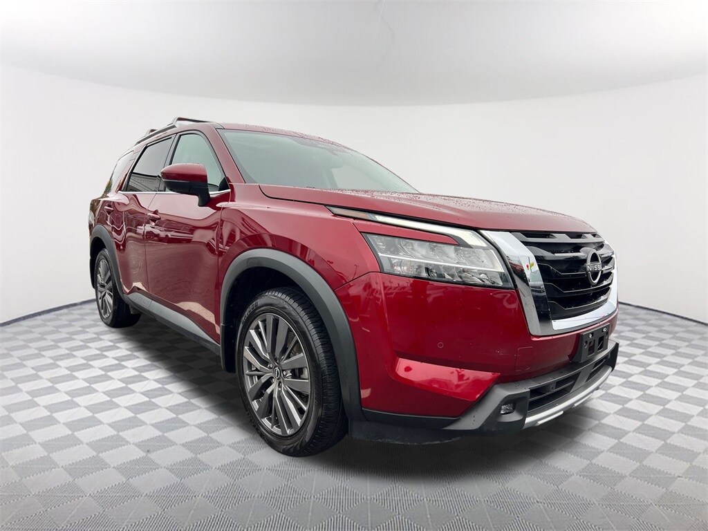 2022 Nissan Pathfinder SL photo 3