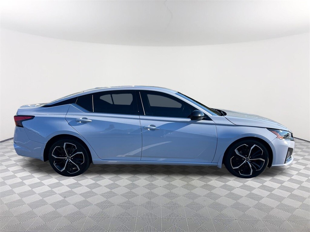2023 Nissan Altima 2.5 SR photo 4