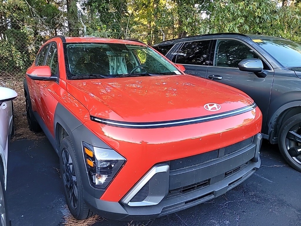 2025 Hyundai Kona SEL photo 2