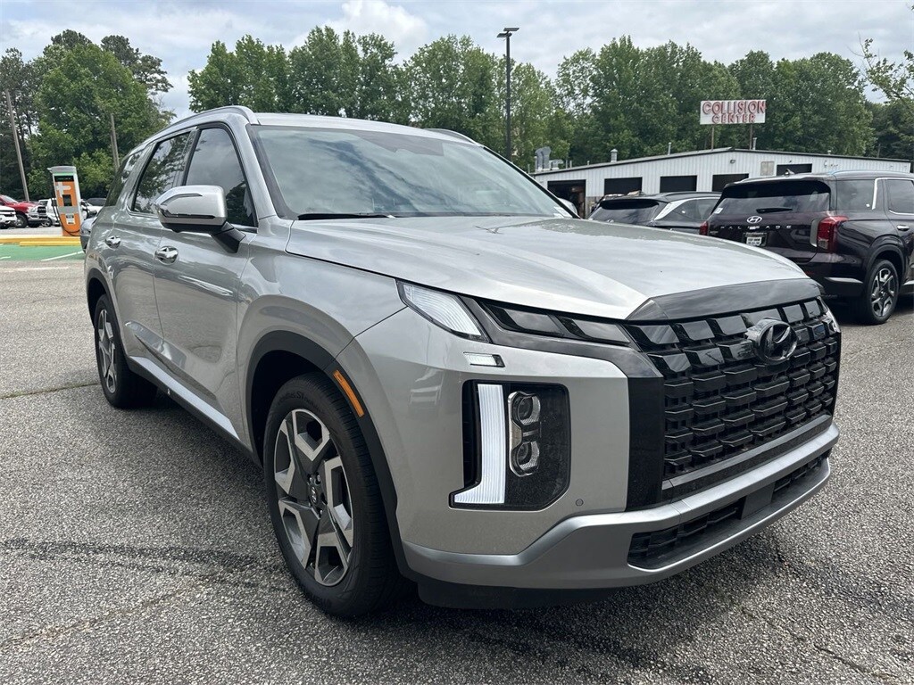 New 2025 Hyundai Palisade SEL Premium Package, and Captain Chairs For
