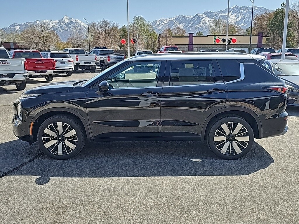 2025 Mitsubishi Outlander SEL GT photo 2