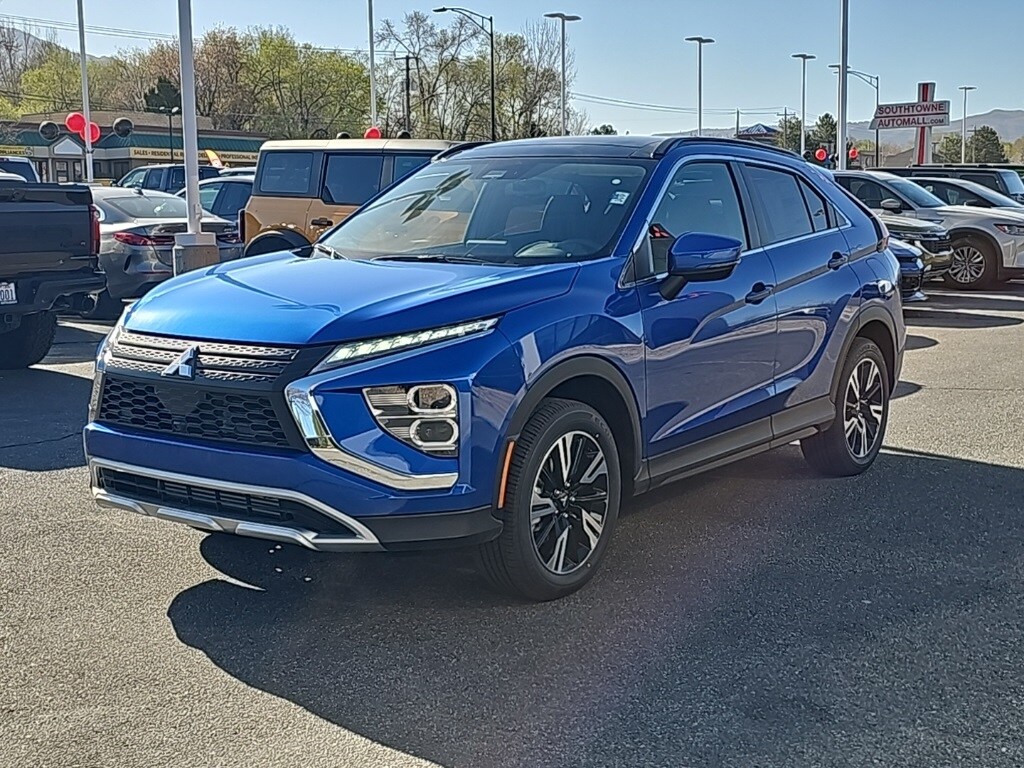 2025 Mitsubishi Eclipse Cross LE photo 3