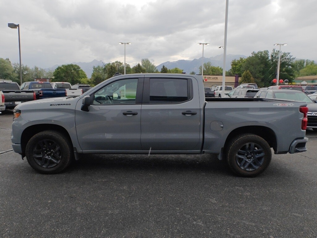 2024 Chevrolet Silverado 1500 Custom photo 3