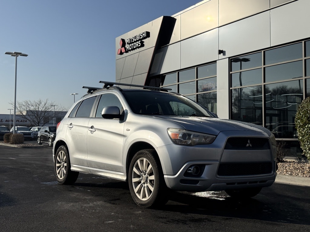 2011 Mitsubishi Outlander SE's photo
