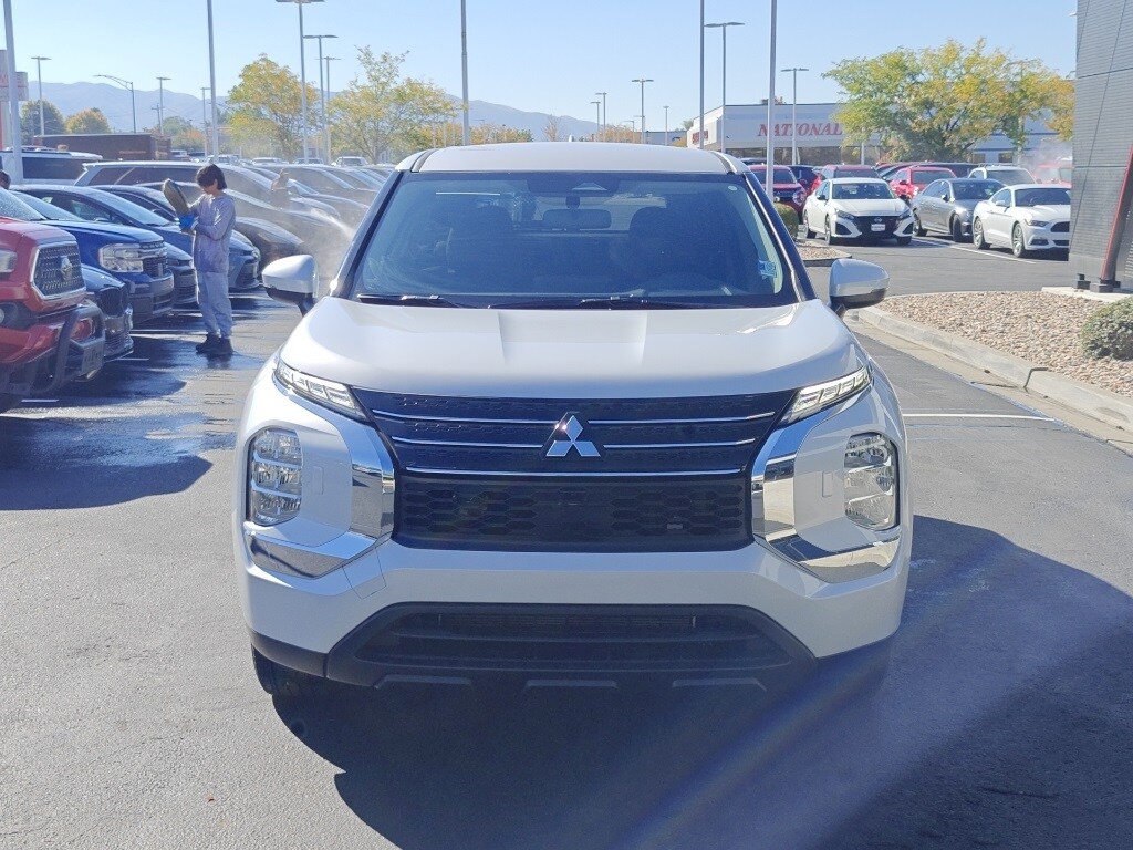 2025 Mitsubishi Outlander PHEV ES photo 2