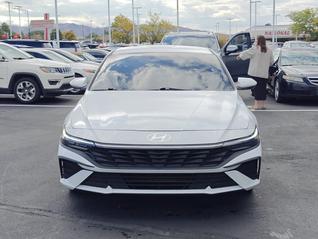 2024 Hyundai Elantra SEL photo 2