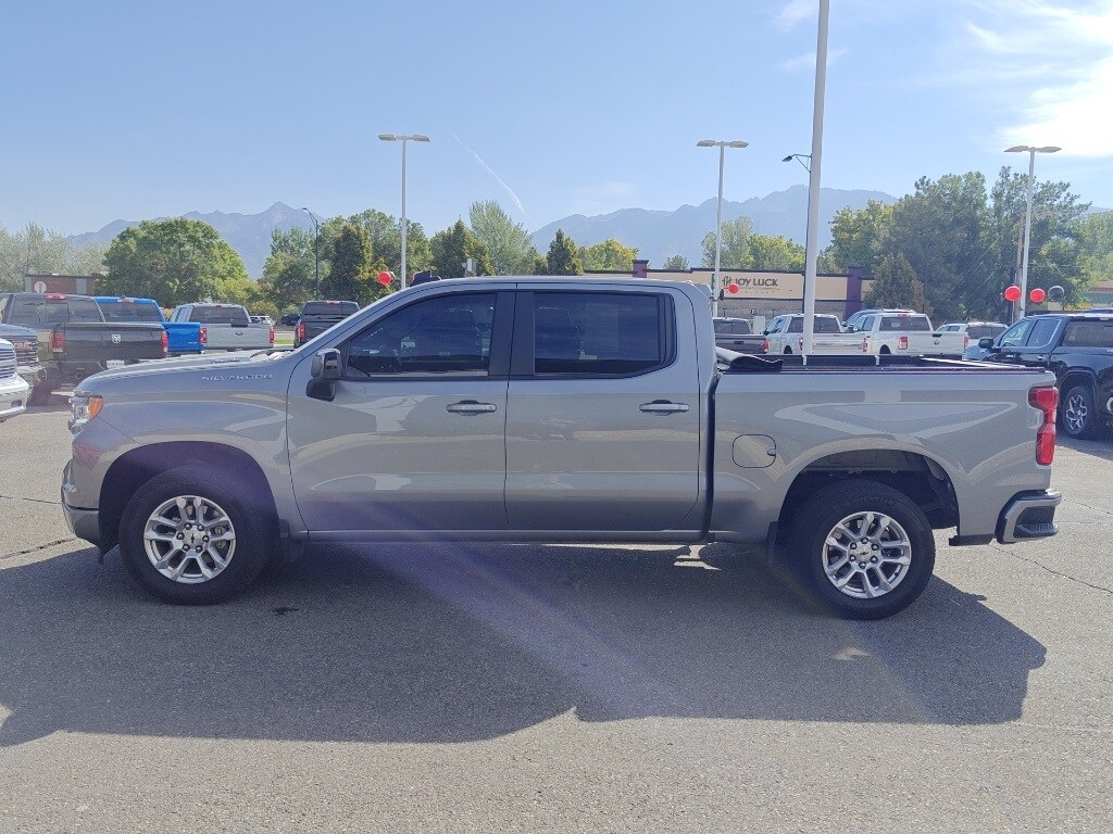 2024 Chevrolet Silverado 1500 RST photo 4