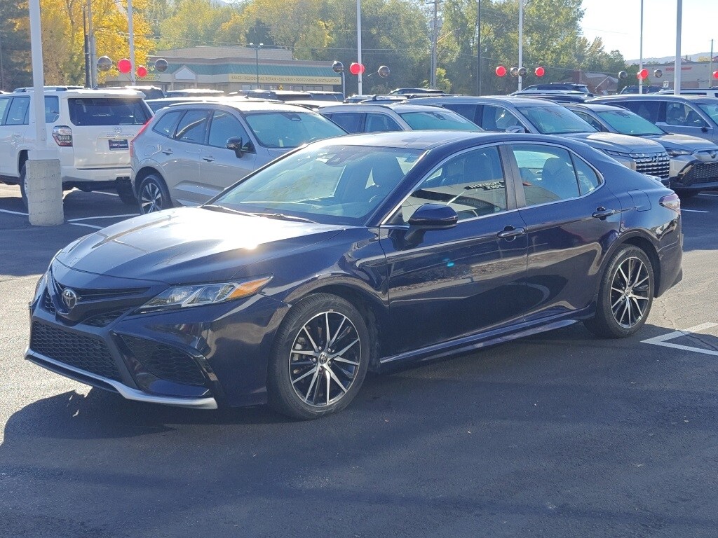 2021 Toyota Camry SE photo 3