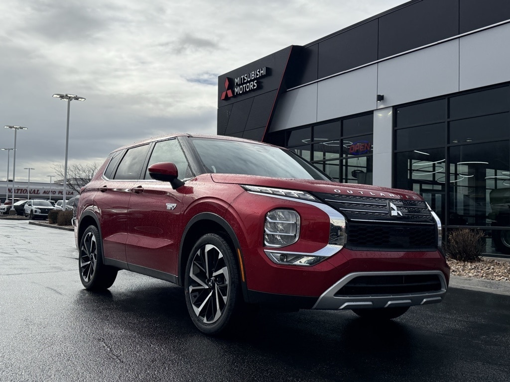 2025 Mitsubishi Outlander Plug-in Hybrid SE's photo