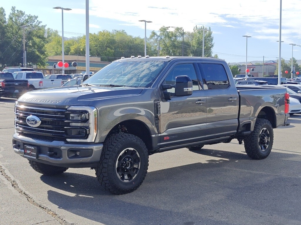 2025 Ford F-350 Platinum photo 3