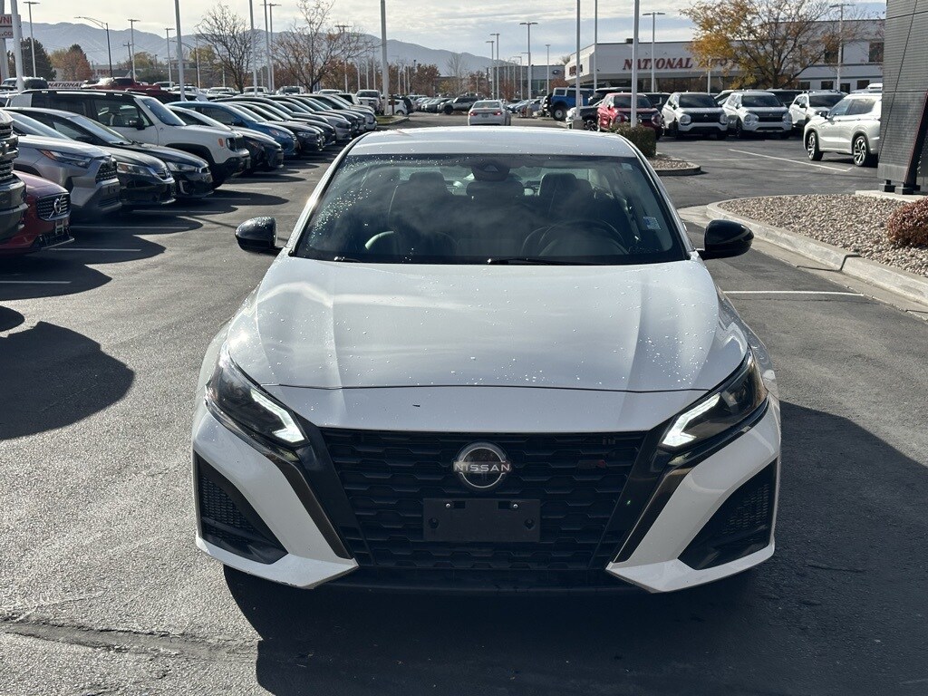 2023 Nissan Altima 2.5 SR photo 2