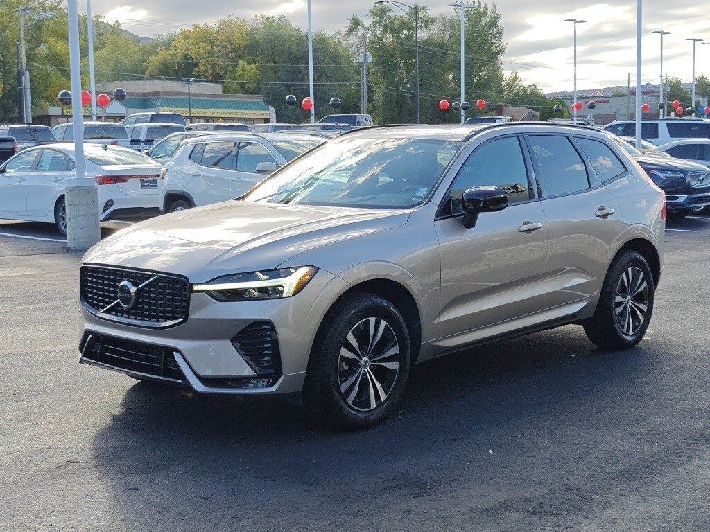 2025 Volvo XC60 B5 Core photo 3