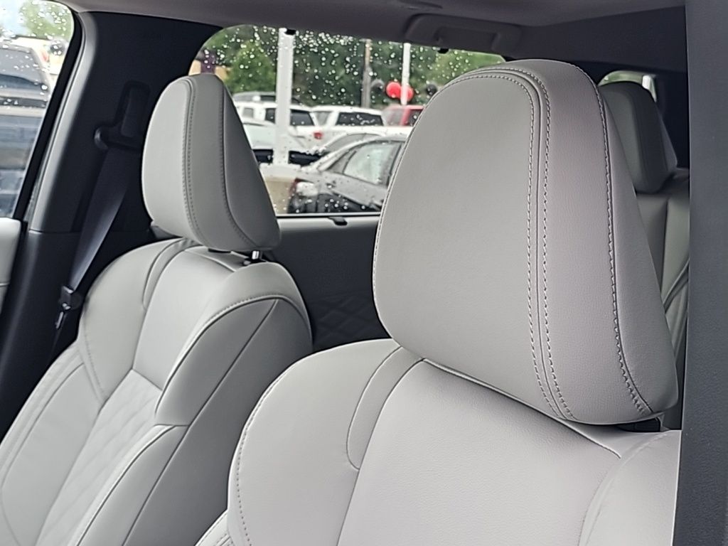 2025 Mitsubishi Outlander Plug-in Hybrid SEL - Photo 12