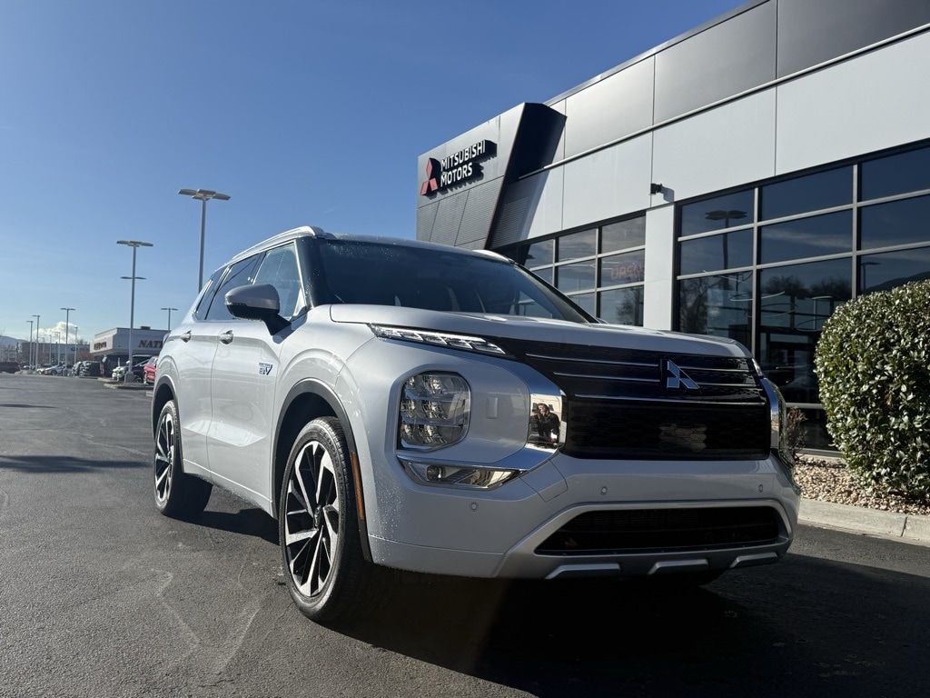 2025 Mitsubishi Outlander Plug-in Hybrid SEL's photo
