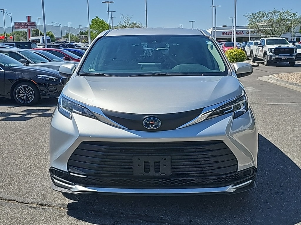 Used 2021 Toyota Sienna LE with VIN 5TDKSKFCXMS033073 for sale in Sandy, UT