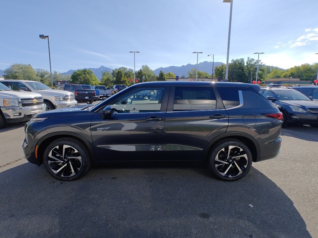 2025 Mitsubishi Outlander PHEV SE photo 4