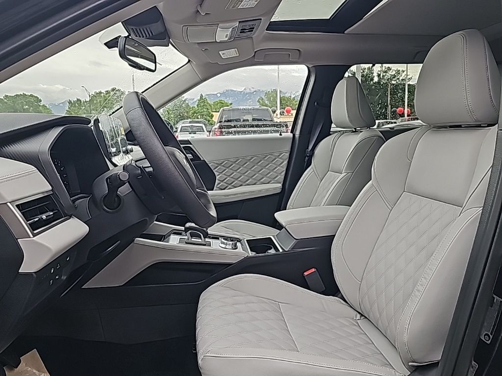 2025 Mitsubishi Outlander Plug-in Hybrid SEL - Photo 10