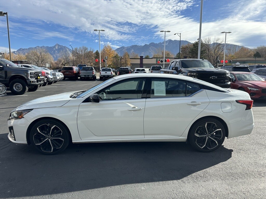 2023 Nissan Altima 2.5 SR photo 4