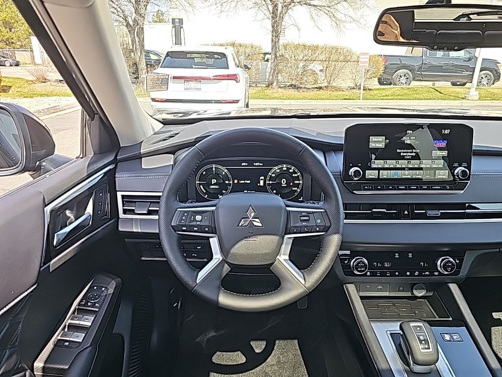 2025 Mitsubishi Outlander Plug-in Hybrid SEL - Photo 24