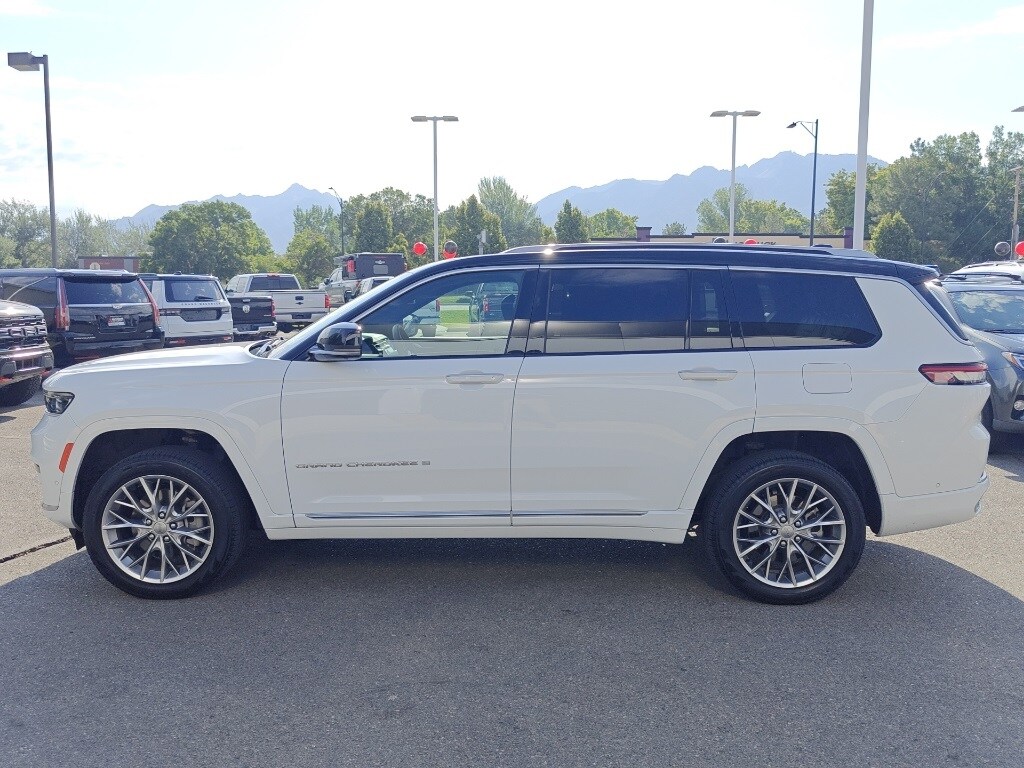2023 Jeep Grand Cherokee L Summit photo 3