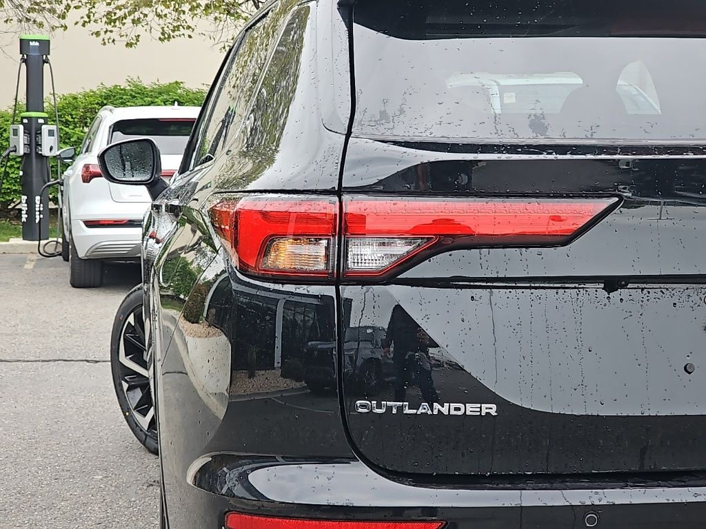 2025 Mitsubishi Outlander Plug-in Hybrid SEL - Photo 36