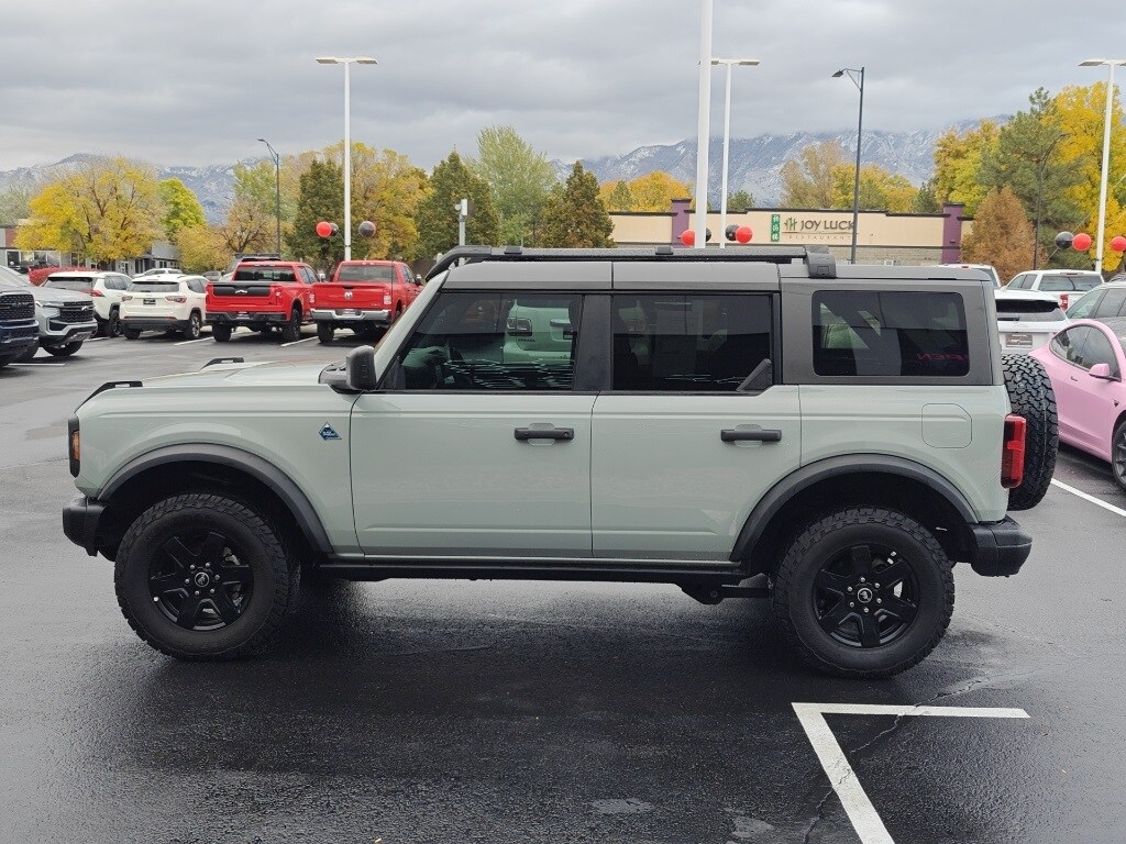 2024 Ford Bronco Black Diamond photo 2