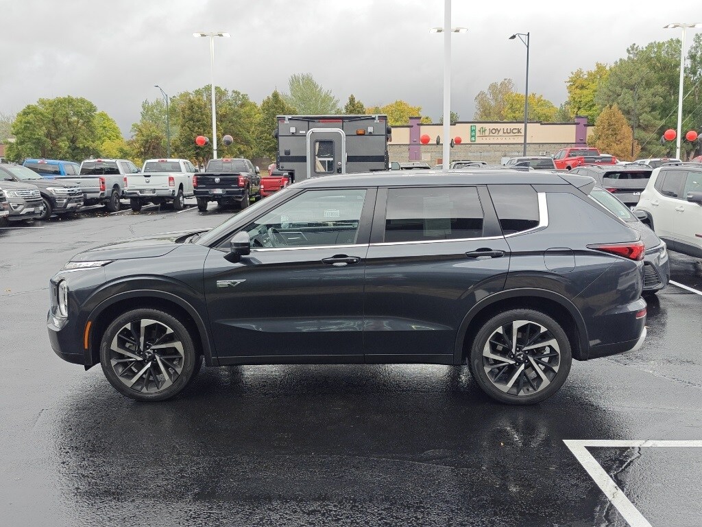 2024 Mitsubishi Outlander PHEV photo 3