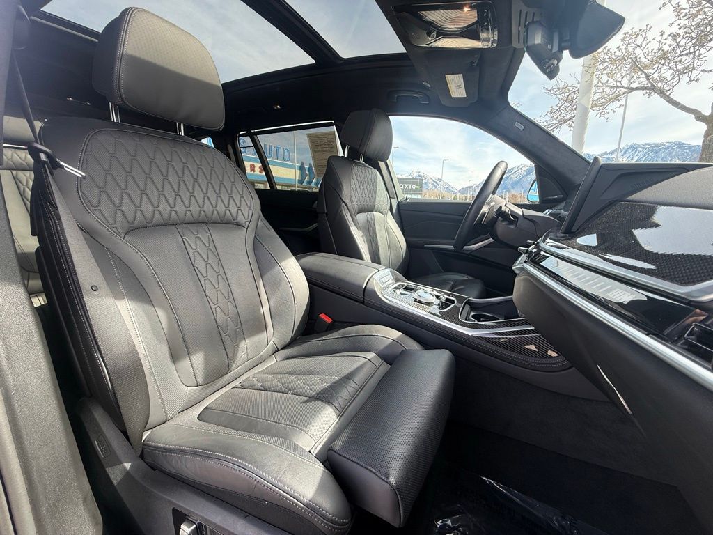 2025 BMW X7 M60i - Photo 27