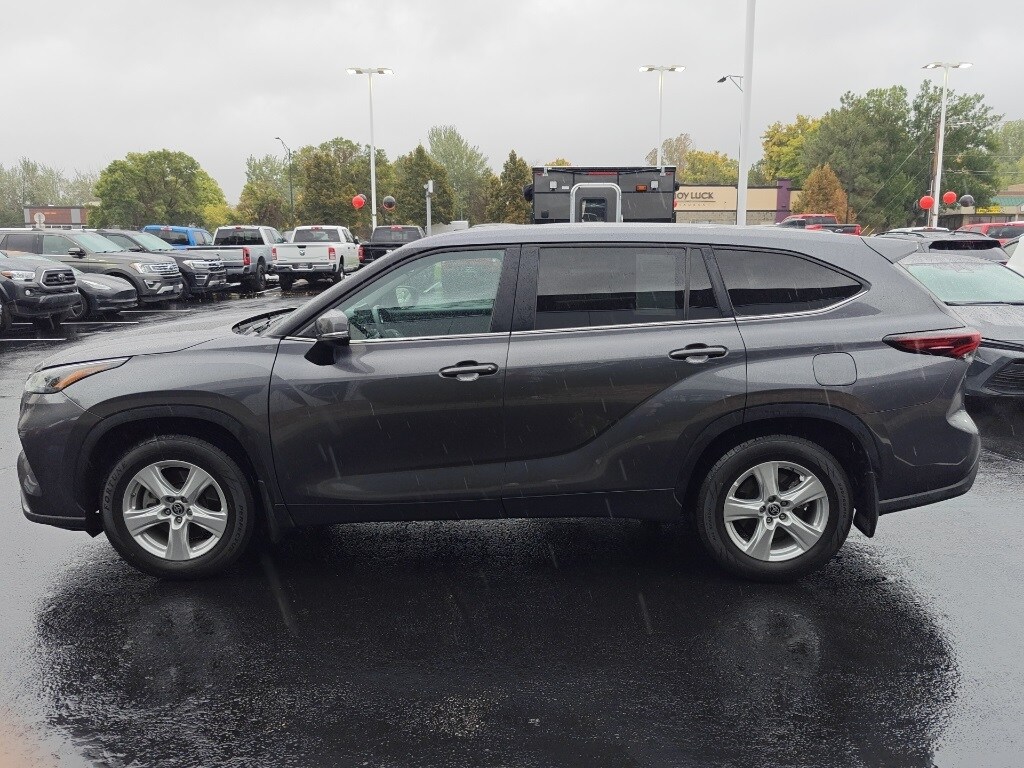 2024 Toyota Highlander photo 3