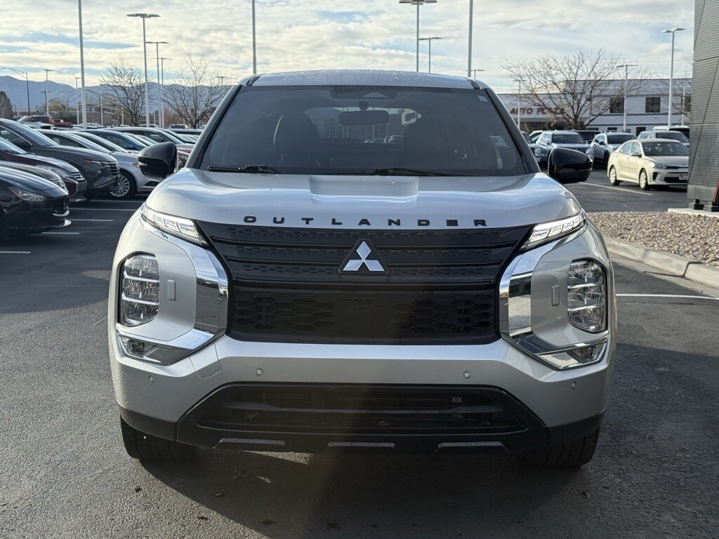 2023 Mitsubishi Outlander SE Black Edition Ralliart photo 2