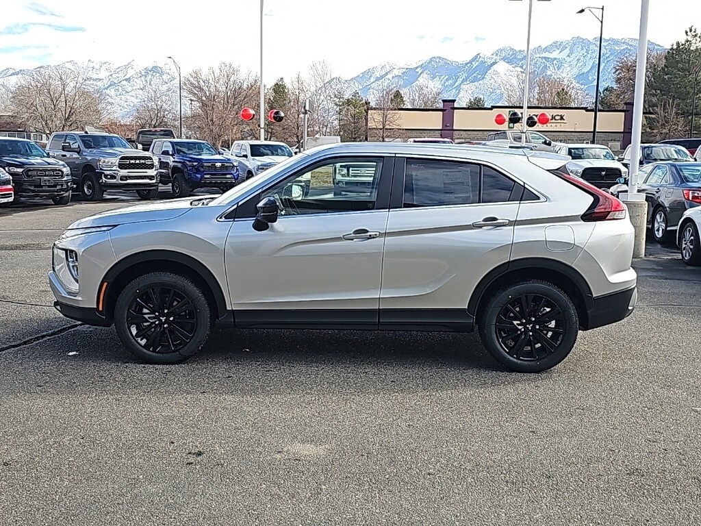 2025 Mitsubishi Eclipse Cross LE photo 4