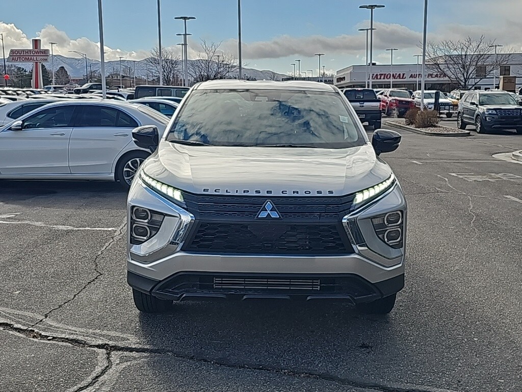 2025 Mitsubishi Eclipse Cross LE photo 2